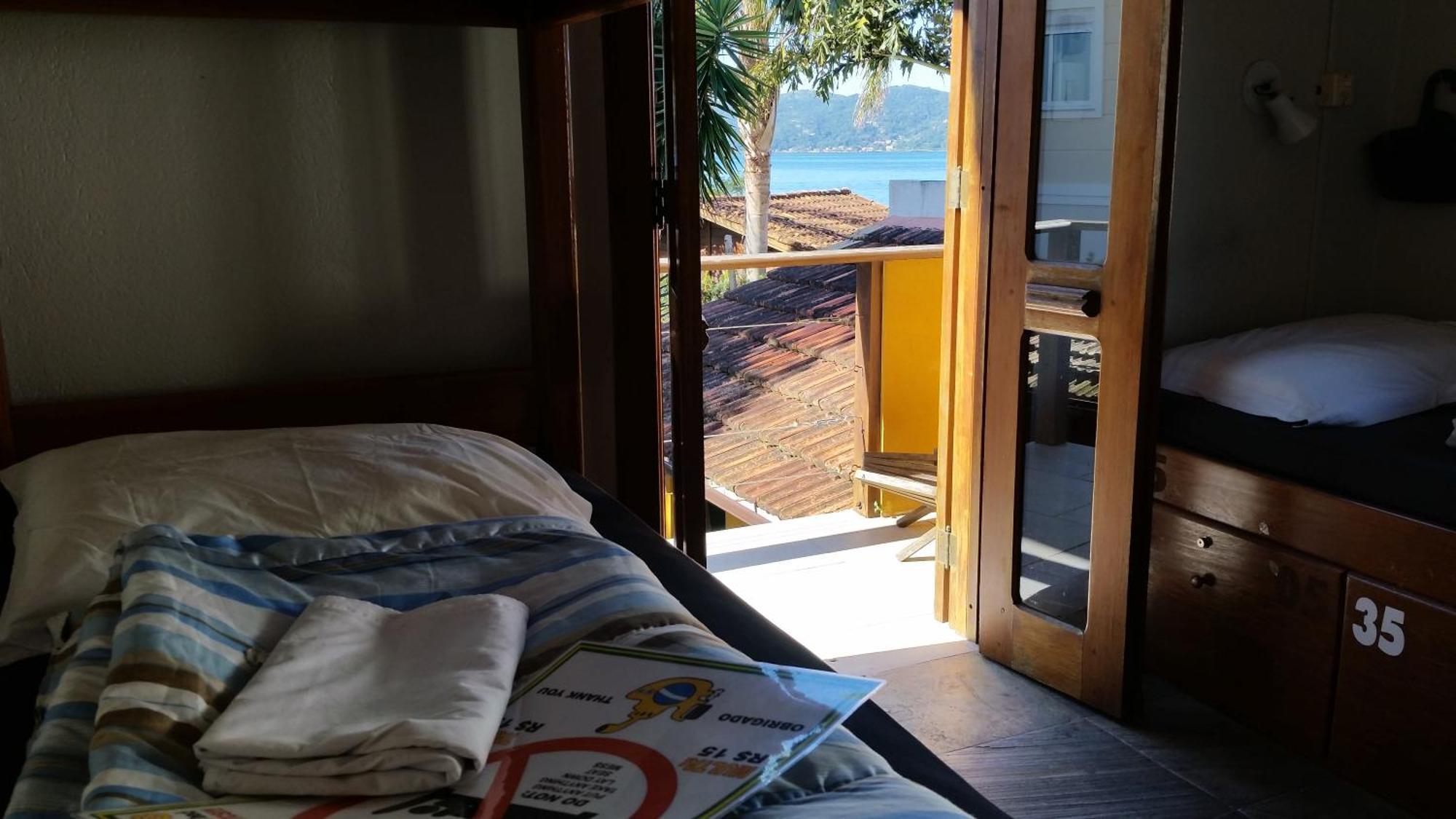 Submarino Hostel *